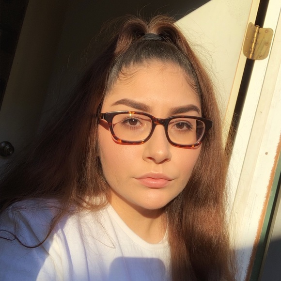 Meet your Posher, Dami - Picture 1 of 1